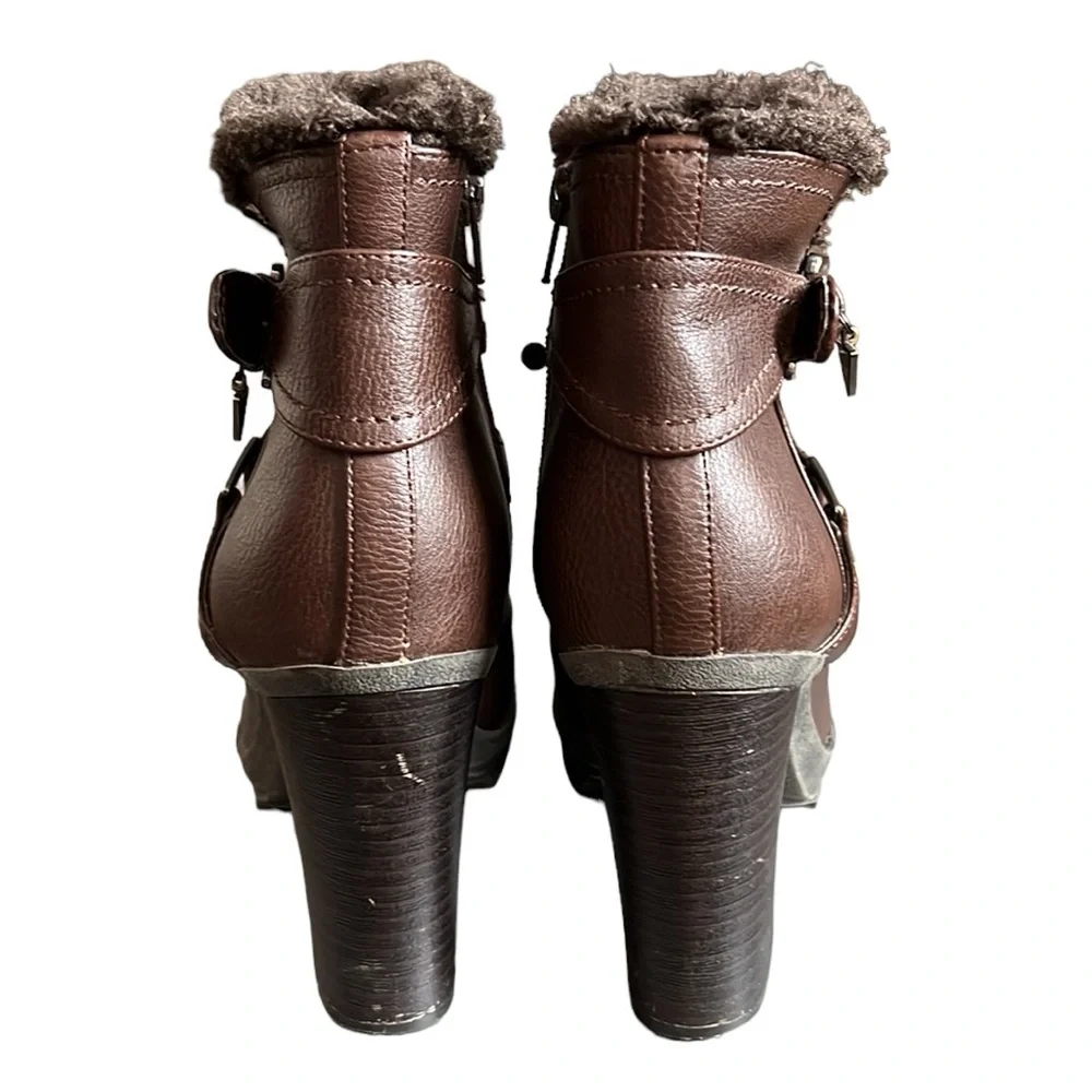 GUESS Women's Kavin Brown Buckle Lug Sole Ankle Boots